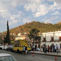 The plaza of the cathedral and cerro de la bufa mountain in the background, Закатекас