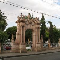 The entrance gate to a plaza, Сомбререт