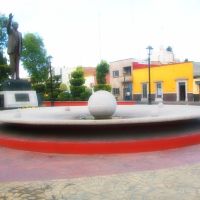 Fuente y estatua del Dr. Salvador Nava M. sobre Av. Reforma., Сбюдад-де-Валлес
