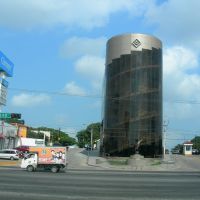 Edificio desde la avenida Regiomontana, Тампико