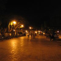 Parque Central de Comitan de noche, Комитан (де Домингес)