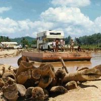Yucatan, nach Überschwemmung, amerika-nischer Camper auf provisorischer Fähre _MEXIKO 1974, Тукстла-Гутьеррес