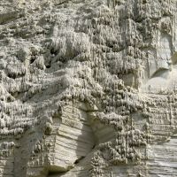 Strange drip formations on the white bluffs of Lake Tekapo., Гор