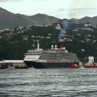 Cruise ship Queen Victoria berthed at Aotea Wharf, Веллингтон