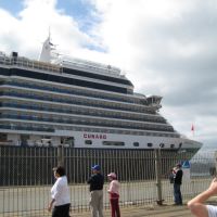 Cruise ship Queen Victoria berthed, Ловер-Хатт