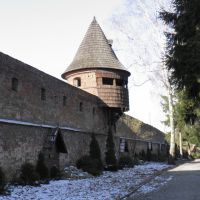 Klasztor ss. Benedyktynek w Jarosławiu - mury obronne i jedna z baszt, Ярослав