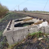 resztki starego mostu kolejowego na rzece Kulikówka (kwiecień 2009), Аугустов