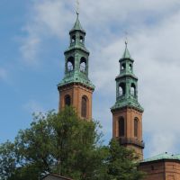 Wieże Bazyliki, Миколов