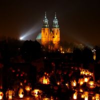 Katedra gnieźnieńska widok z cmentarza św. Piotra. 02.11. 2011 r., Сандомерж
