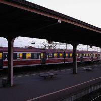 widok z okna wagonu kolejowego... dworzec w Iławie, Илава