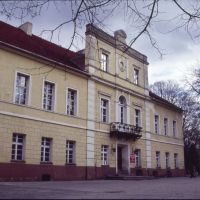 Budynek w miejscu zamku w Krotoszynie (www.zamki.pl), Кротошин