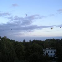 Balony nad Lesznem - widok z bloku ul. Opalinskich, Лешно
