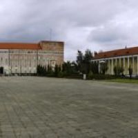 Piła - Pl.Staszica: widok na Urząd Miasta w Pile, Szkołę Policji oraz Pilski Dom Kultury (panorama 12167*1641 px), Пила