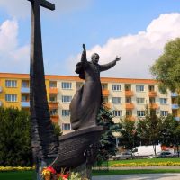 Piła - Plac Zwycięstwa: pomnik Jana Pawła II, Пила