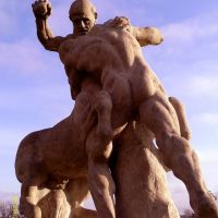 Rzeźba Ludwiga Manzela "Herkules walczący z centaurem"  Szczecin.                   Sculpture Ludwig Manzel "Hercules im Kampf mit Zentaur", Щецин