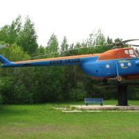 Вертолет на постаменте. Памятник Ми-4., Урай