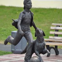 Sculpture "Boy playing with a dog" by Andrey Kovalchuk, Лангепас
