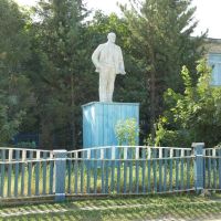 Памятник Ленину перед Домом культуры, Кананикольское