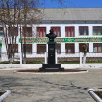 Памятник А. Матросову, школа искусств, Сибай
