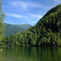 Emerald lake near Snezhnaya river, Петропавловка