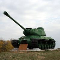 Памятник танкистам. Танк ИС-2, выдаваемый за КВ, Кириллов