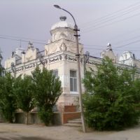 Старинное здание, Ленинск