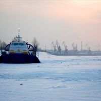 Khivus-48 hovercraft and Cranes of the Bor River Port  //  Хивус-48 и краны Борского речного порта, Бор