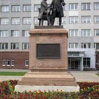 Памятник основателям завода Баташевым, Выкса