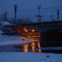 Мост над замерзающей рекой Уводью., Иваново