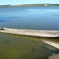 Лодка-долбленка на озере Аляты, Зима