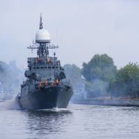 Балтийский флот выходит в море, Балтийск