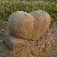 Песчаная скульптура Сердце, Гурьевск