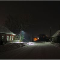 Когда дают свет в городе , светят фонари на маленьких улочках., Западная Двина