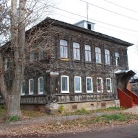 Кимры. Старый деревянный дом на углу улиц Луначарского и Карла Либкнехта, Кимры