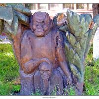 Деревянная статуя обезьяны (2007-08-08 Кемерово), Кемерово