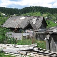 Dilapidated house in Alchok area., Таштагол