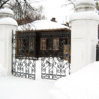 Дом П.Г.Жгулёва, 1790 г. и ворота церкви, Киров