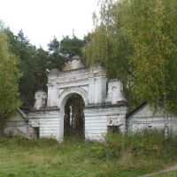 Ворота ограды на старом кладбище города Кологрива., Кологрив
