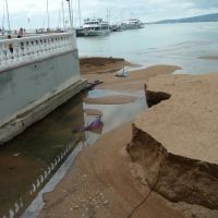 Размытый пляж после наводнения 7 июля, Геленджик