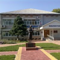 памятник Матери возле библиотеки, Кореновск