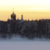 Купола Храма Михаила Архангела, вид с озера, Железногорск