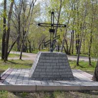 Памятный крест на месте снесенного собора во имя Живоначальной Троицы (май 2012г.), Ачинск