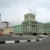 Норильск. Центральная улица. Памятник Ленину. (Norilsk downtown. Lenins monument.), Норильск