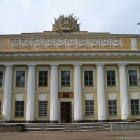 Бывшее здание горкома партии. Сейчас музей и медицинское училище и т.д., Волжск