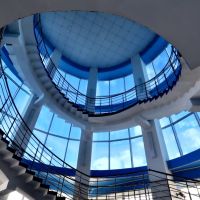 Лестница торгового комплекса "XXI век", вид с площадки 2 этажа., Йошкар-Ола