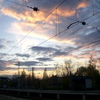 Ждем-с электричку, смотрим на облака (waiting for a train, observing skies), Апрелевка
