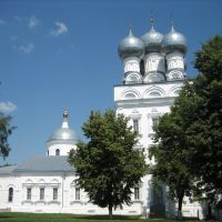 Собор Архангела Михаила, вид с площади, Бронницы