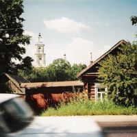 Ленинская улица. Вид на храм в центре. Июль 2003 г., Верея