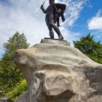 памятник гусарскому полковнику, смертельно раненному в пятку, Верея