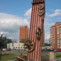 Modern monument devoted to the only one machine, that  worked during Moscow-Volga chanel construction, Дмитров